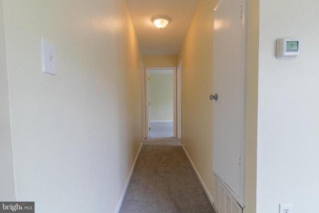 Building Photo - 5201 Newton St Unit 202