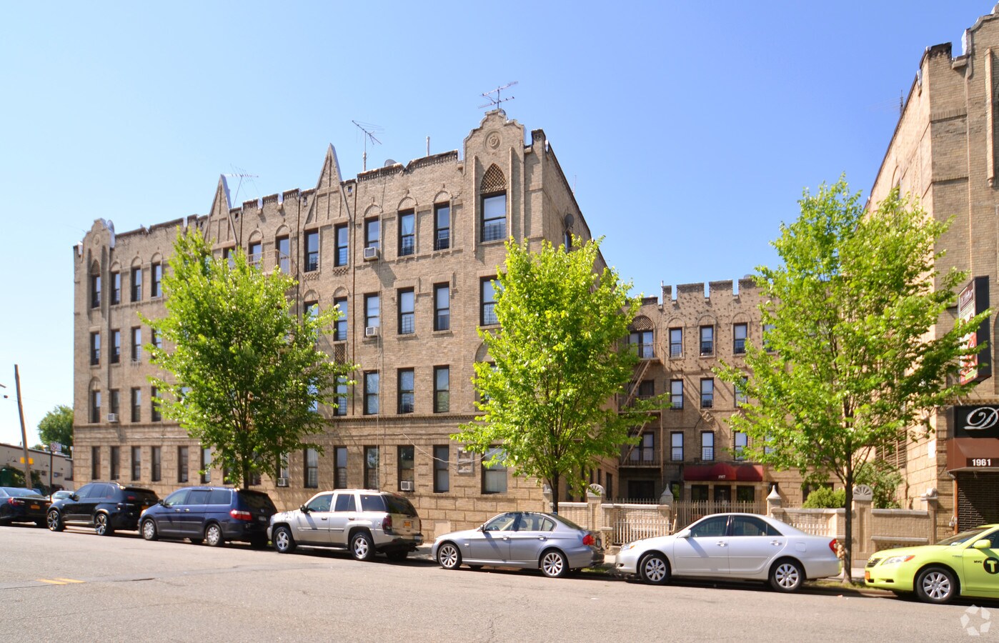 Photo - 1957 Bronxdale Ave Apartments