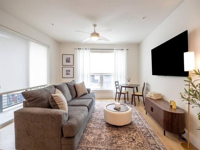 Building Photo - 1701 Simond Ave Unit 229