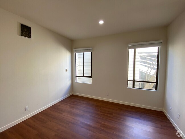 Building Photo - NOB HILL: Studio Apartment - NEWLY RENOVATED Unit 301