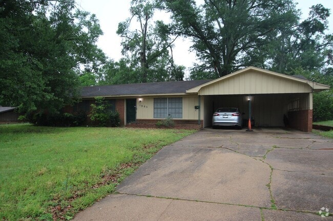 Building Photo - Coming Soon! 3 Bedroom 2 Bath Rental is So...