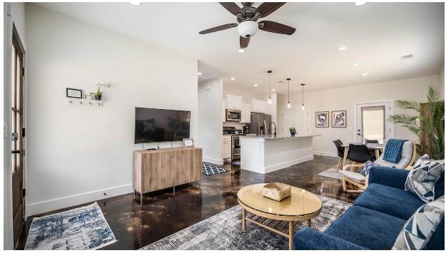 Photo - 910 W Johnson St