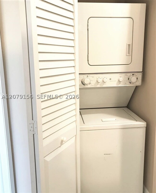 Building Photo - 18290 Mediterranean 7-5 Unit 7-5