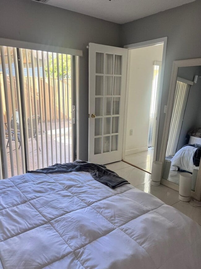 Photo - 1700 Embassy Dr