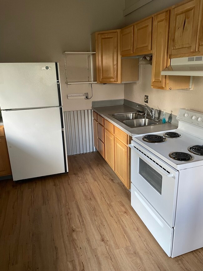 Building Photo - 600 E Glenwood Ave Unit B