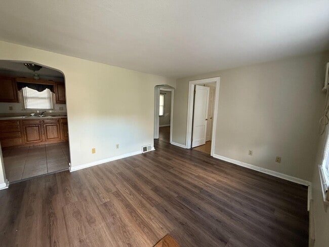 Photo - 83 W Wood St