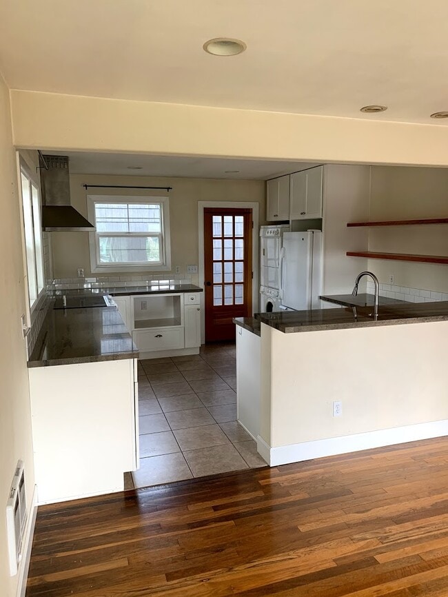 Photo - 7407 NE Hassalo St