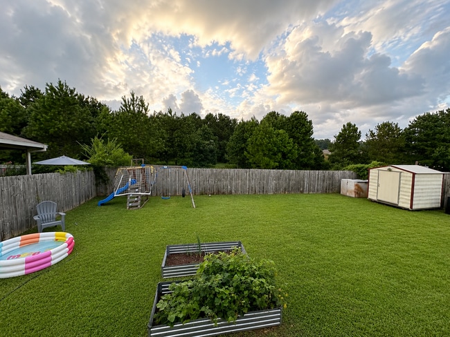 16833 Avery Ln