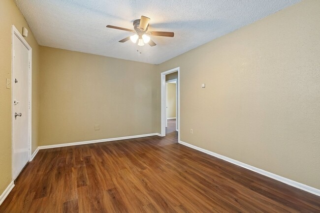 Photo - 521-527 Wagner St Unidad 523