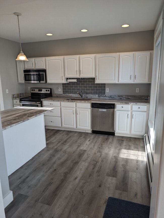 Building Photo - 264 Elm St Unit 1