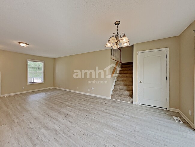 Photo - 1733 Needmore Rd