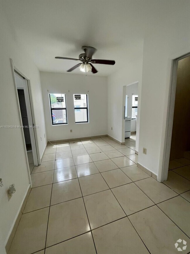 Building Photo - 1140 NW 4th St Unit 1 Rental