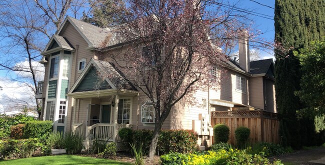 Building Photo - 558 N 3rd St