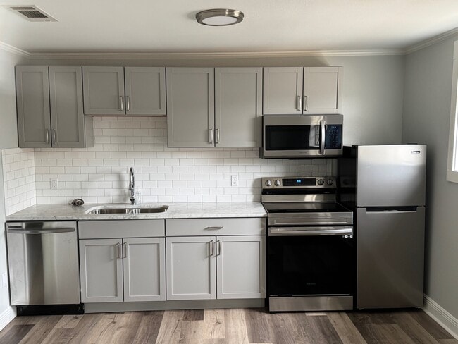 Photo - 932 Helios Ave