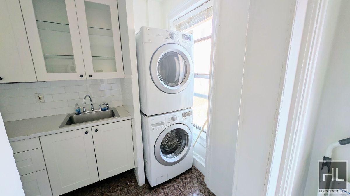 Photo - 245 St James Pl Unit 2