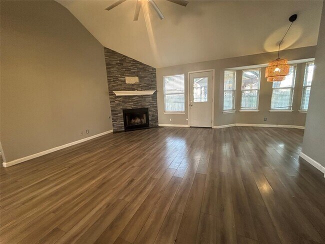 Photo - 516 Jefferson Ln