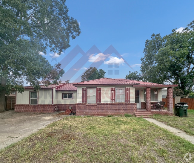 Building Photo - Fully Furnished 4 bedroom 3 bathroom home