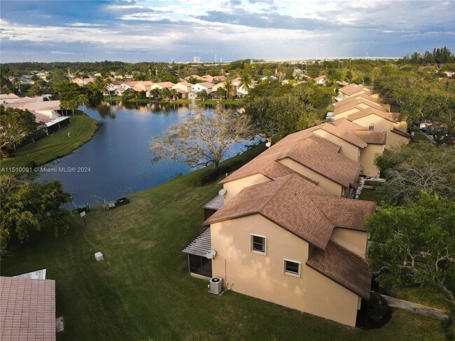 231 Lakeside Cir