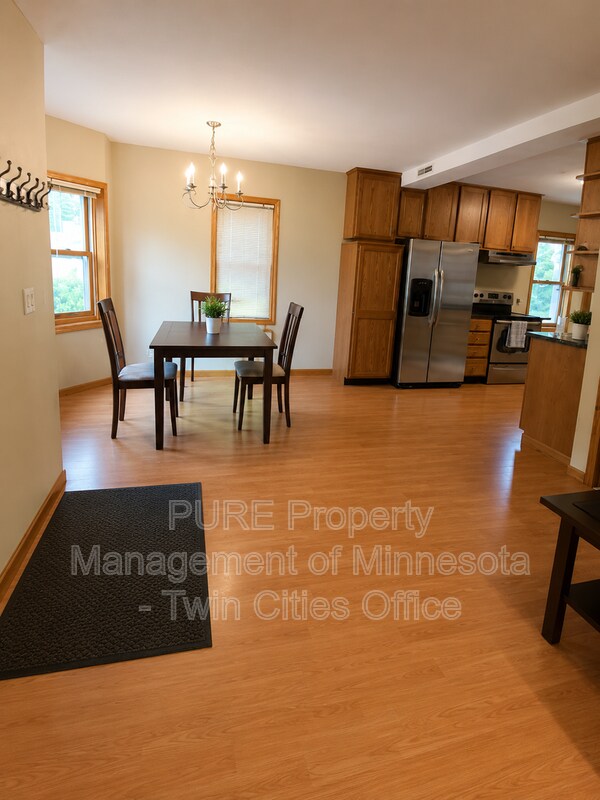 Photo - 2029 Wellesley Ave