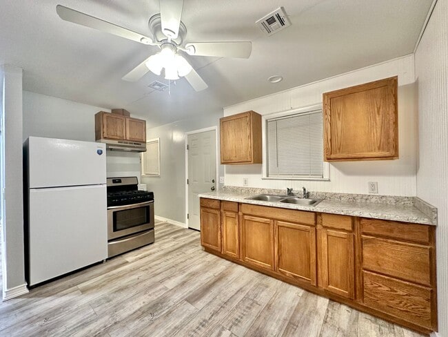 Photo - Charming 3 Beds 1 Bath-Muskogee
