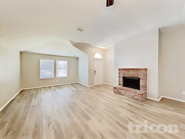Photo - 807 Castlewick Ct