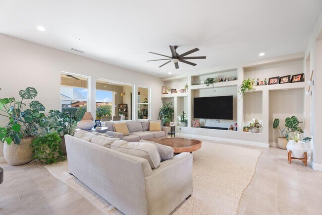 Photo - 822 Overstone Ave