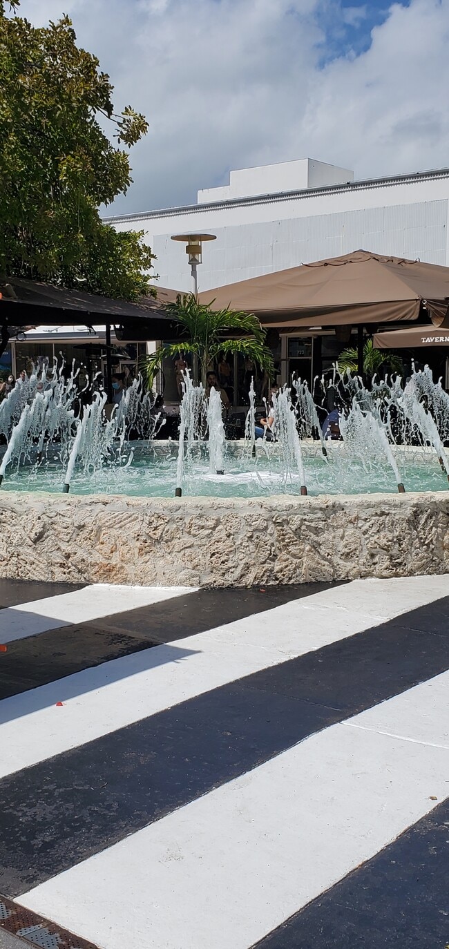 Building Photo - 1605 Meridian Ave Unit 501