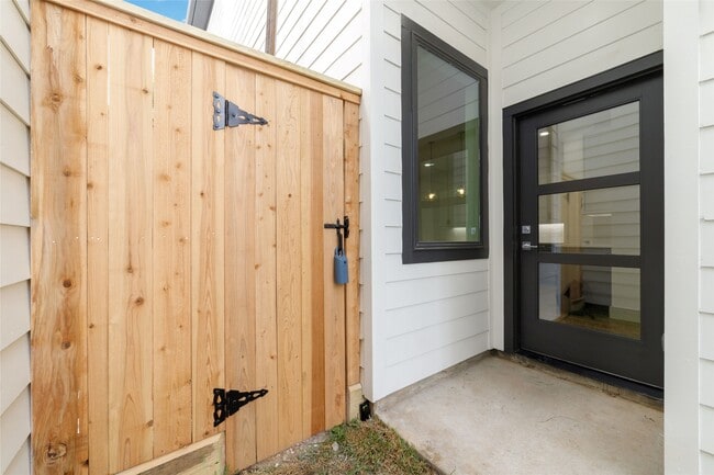 Photo - 2109 Holman St
