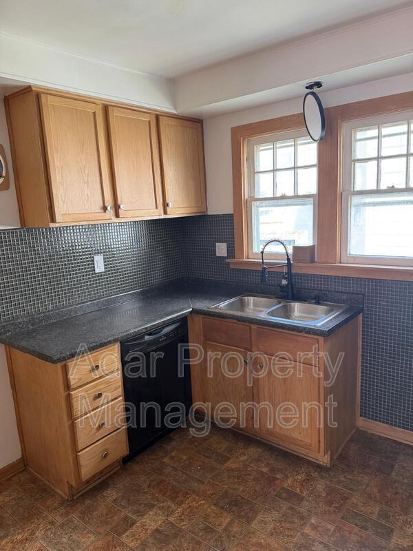 Photo - 610 Dryden Dr