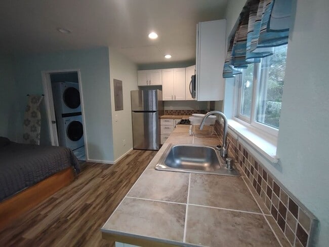 Photo - Studio Apt in Private Setting Unit Studio