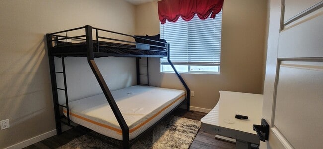 Photo - 1513 Zephyr Way