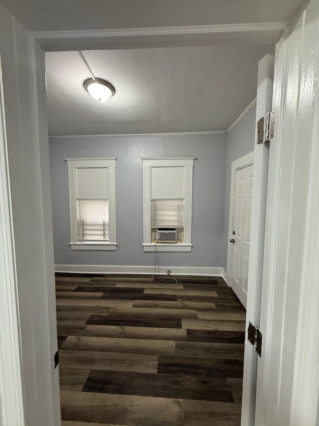 Photo - 1163 E 18th St