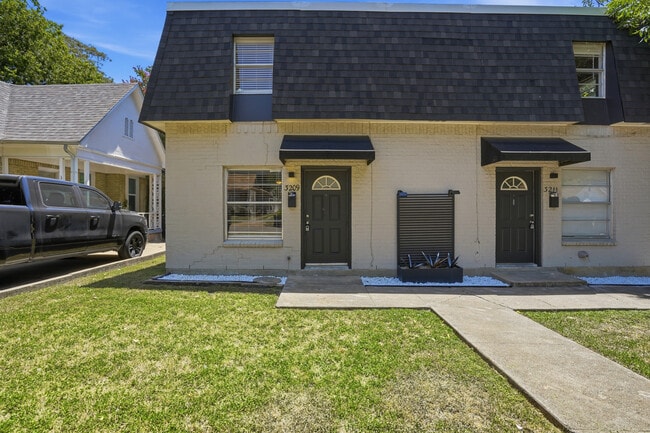 3211 Rogers Ave