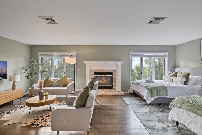 Photo - 321 Museum Village Rd Unit ID1466758P