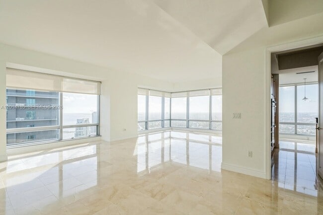 Photo - 1425 Brickell Ave Unidad 57B