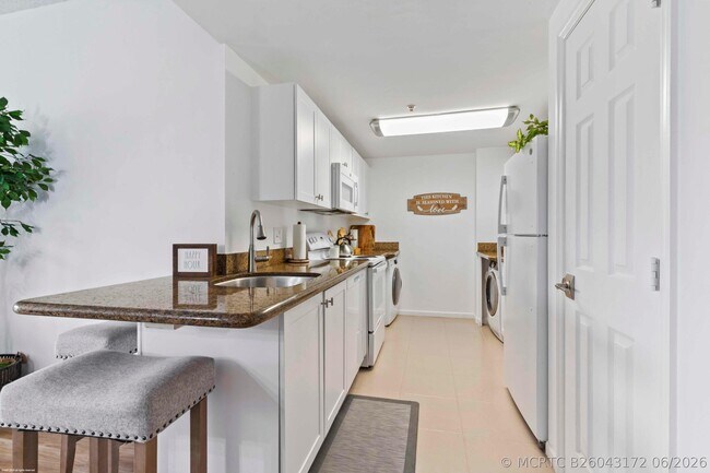 2060 Greenview Shores Blvd Unit 318