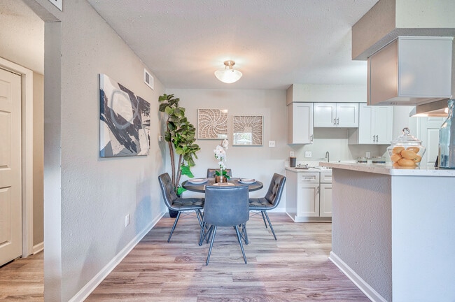 Photo - Del Sol Apartments