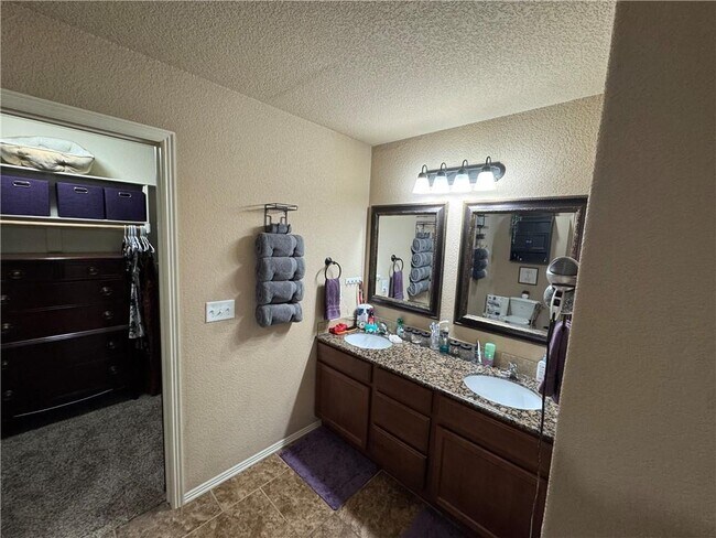 Photo - 1008 Kensington Dr