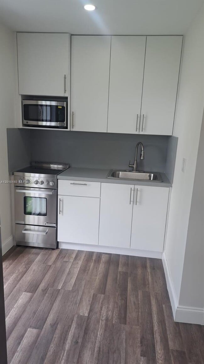 Photo - 2457 NW 35th St Unidad B