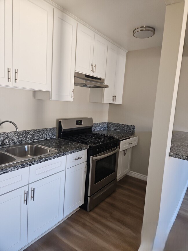 Photo - 8936 Cedros Ave