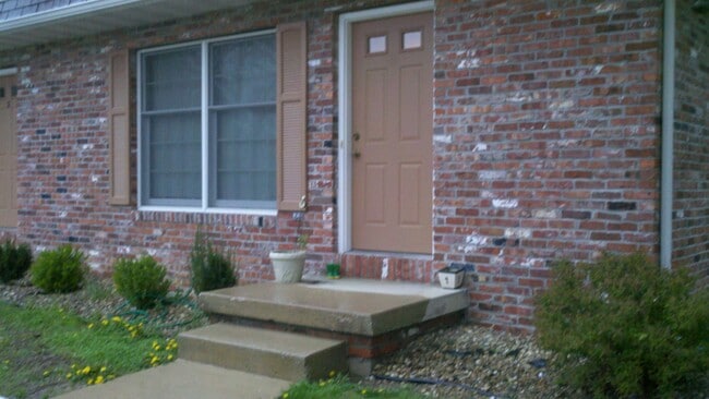 Building Photo - 823 E Franklin St Unit C