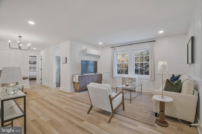 Building Photo - 1217 N Kensington St Rental