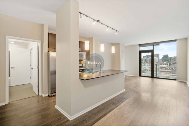 Photo - 120 N Desplaines St