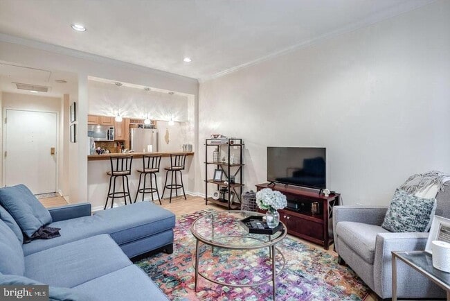 Building Photo - 1601 Spring Garden St Unit 404