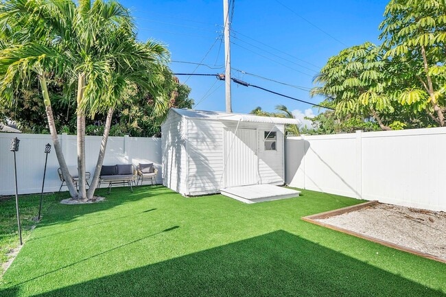 Building Photo - 101 SE 13th St