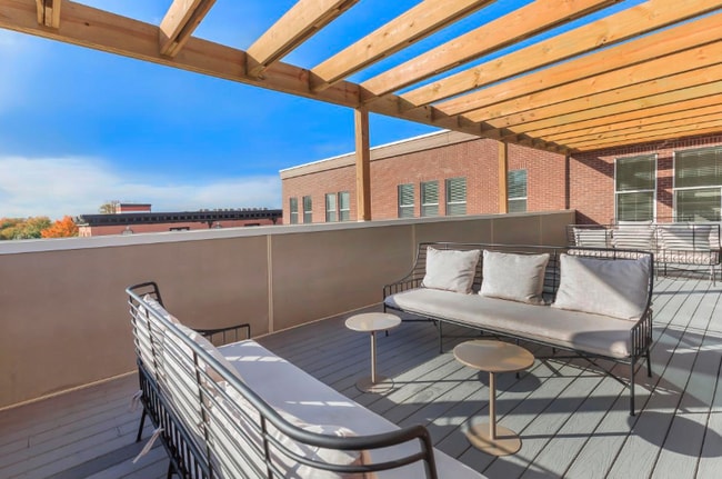 403 S Walnut St - Urban Station