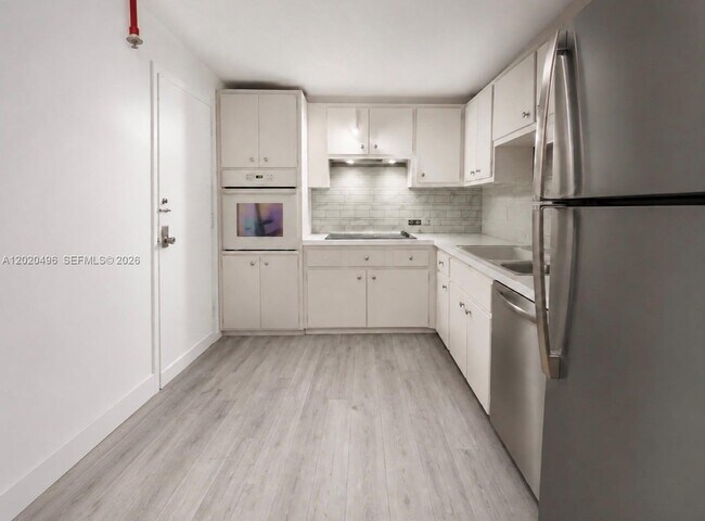 Building Photo - 400 Kings Point Dr Unit 811