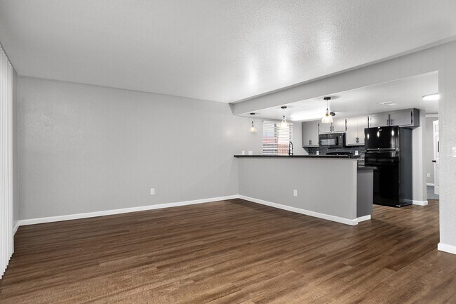 Photo - Redwood Cove Apartments