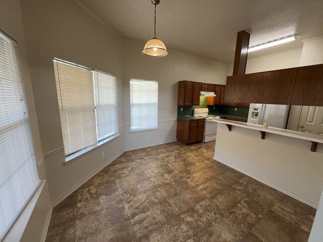 1001 Clairidge Ave