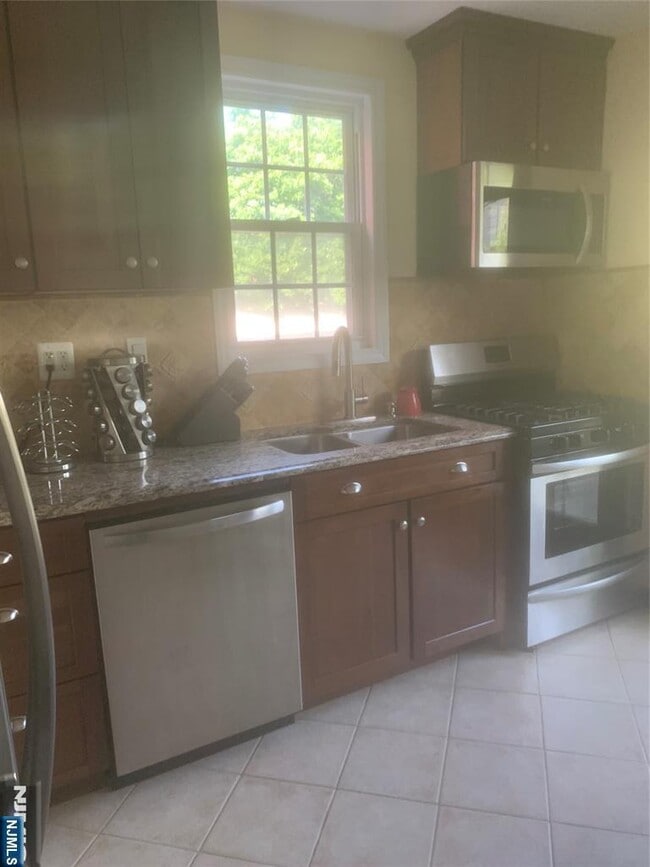 Photo - 148 Nesbit St